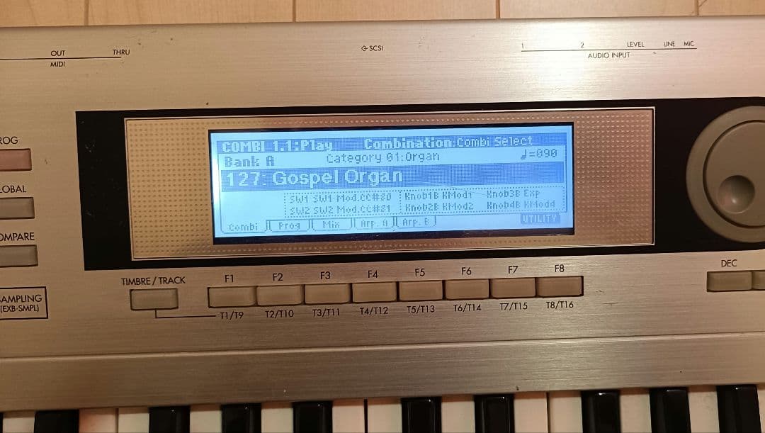 KORG TRITON Le 61鍵盤 音出し確認済