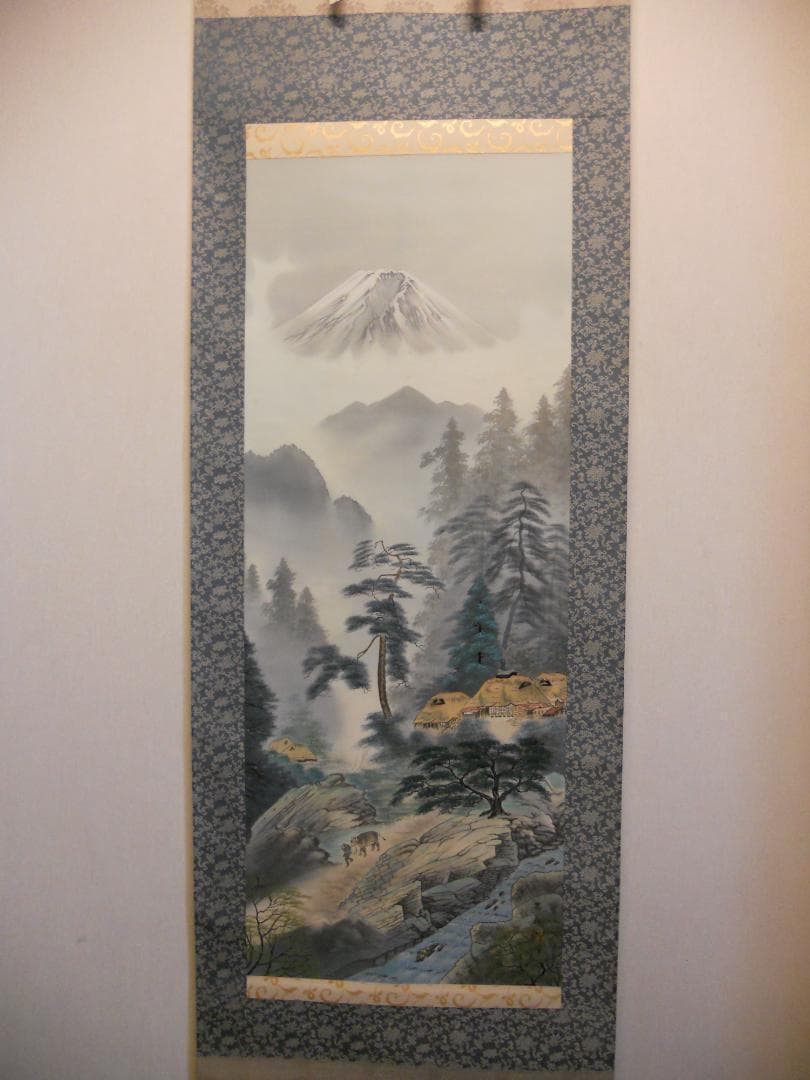 掛け軸 忠義 彩色山水 絹本 希少 軸装 茶道具 掛軸 美品 二重化粧箱 です。