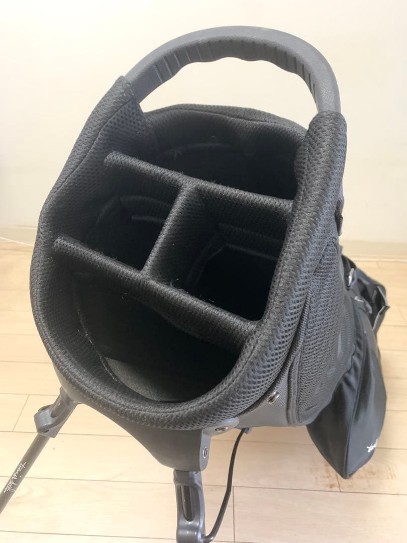 travisMathew ブラック スタンドバッグ