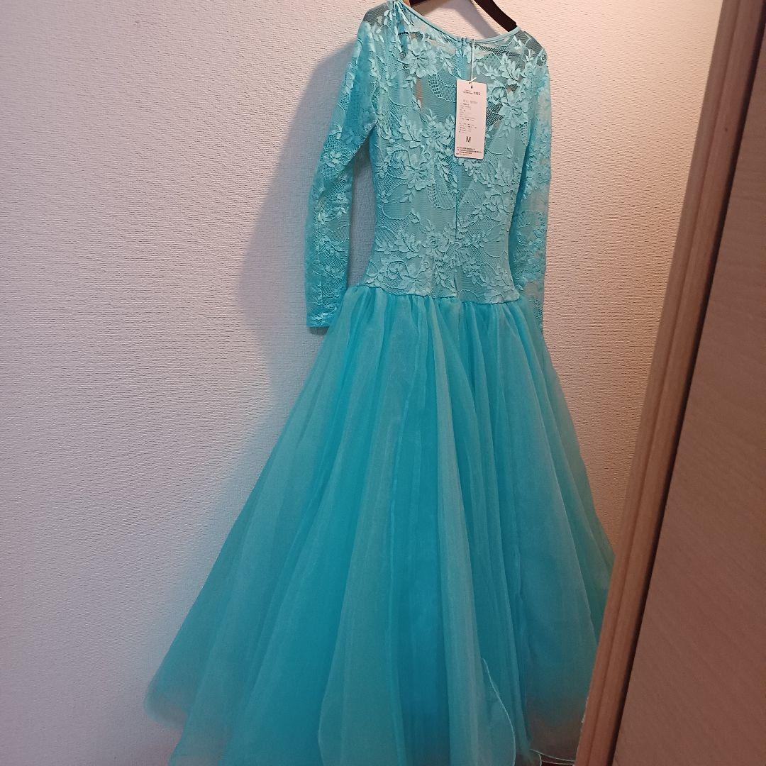 水色の長袖フレアドレス新品未使用