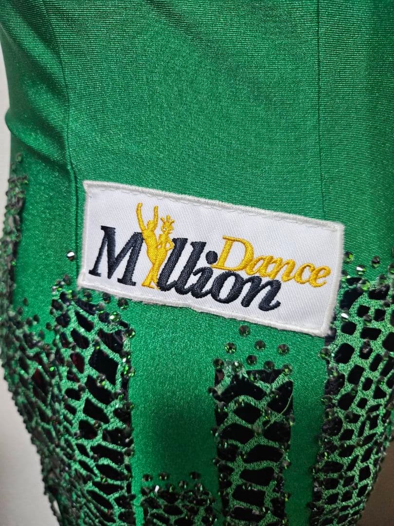 社交ダンス　ラテンドレス　緑