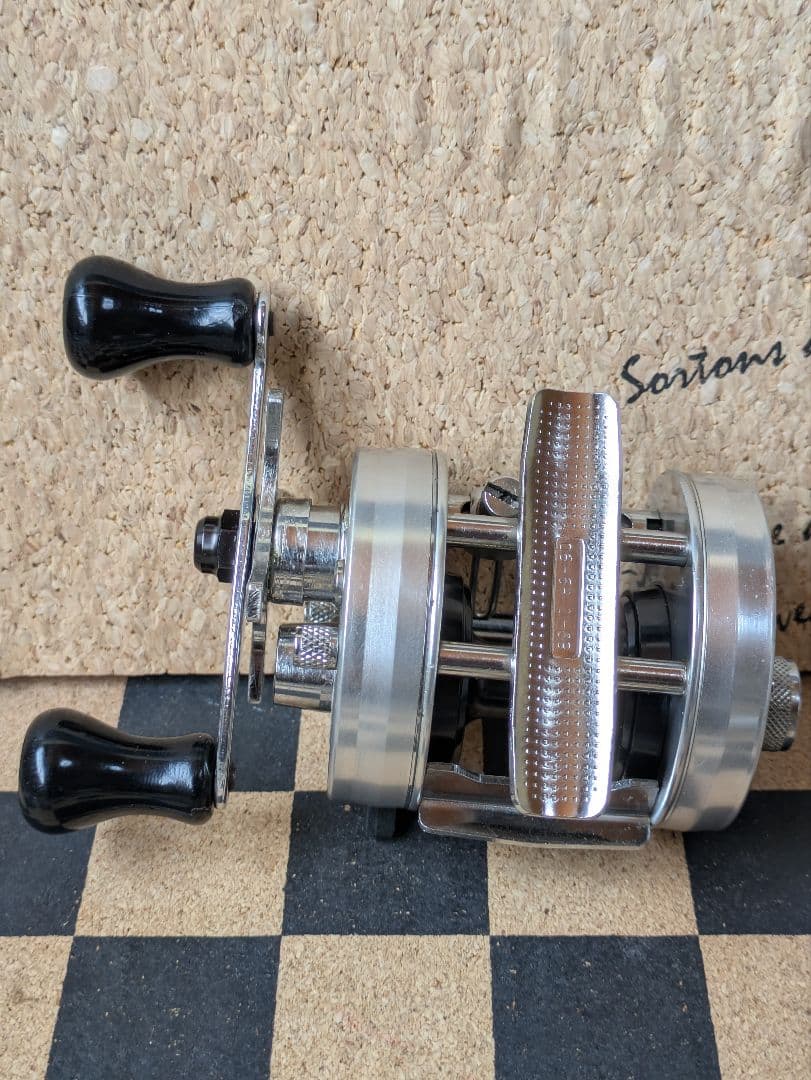 リール 1339. ABU Ambassadeur 2500C
