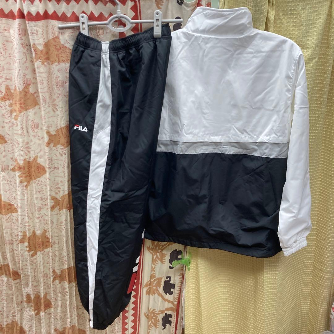 フィラ　ウインドブレイカー上下セット　サイズSとM