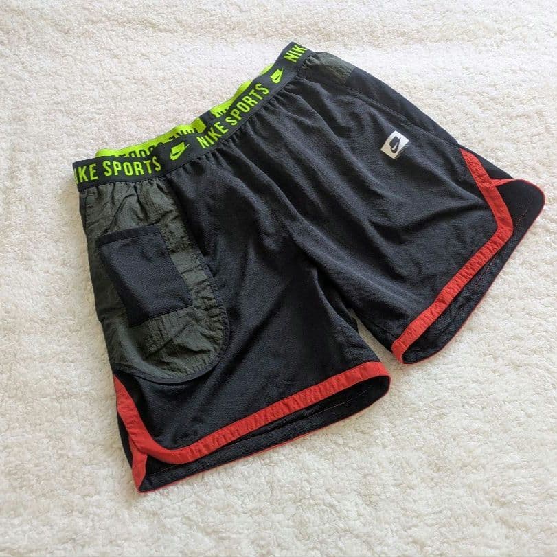 ナイキ Nike ノースリーブ 裏フリース　ショートパンツセットアップ