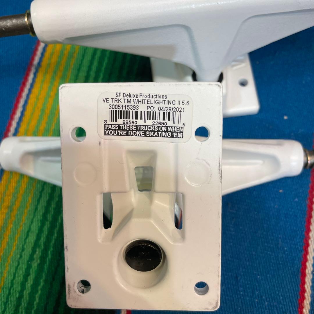 ベンチャー　WHITE LIGHTNING II 5.6ホワイトトラック