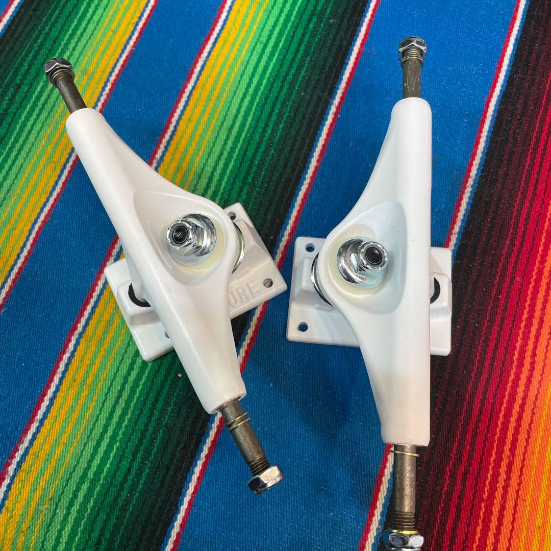 ベンチャー　WHITE LIGHTNING II 5.6ホワイトトラック