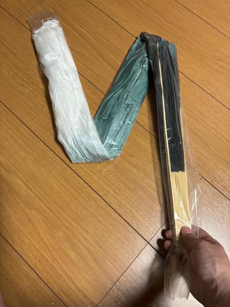 【新品】両手★ビッグフラッターファンベール★黒～白グラデーション