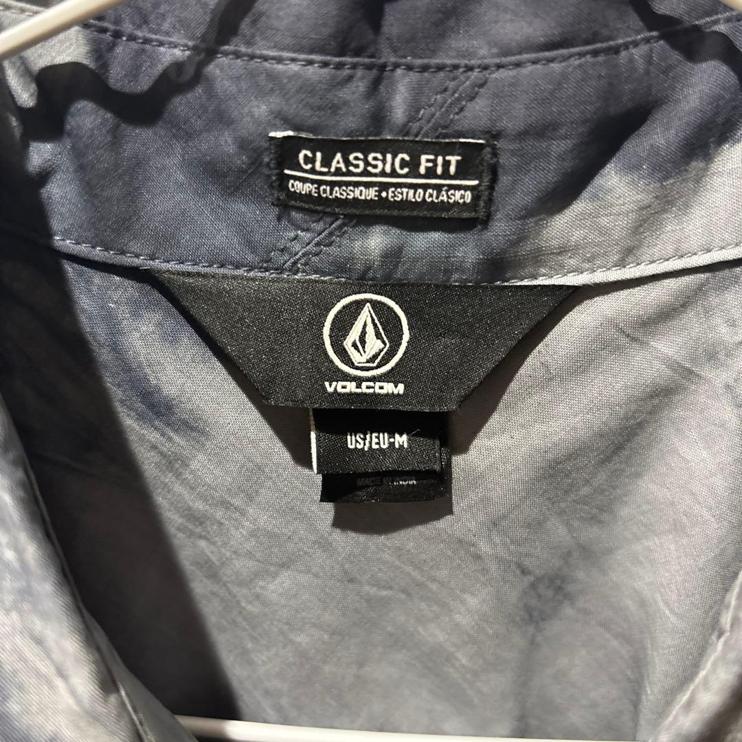 新品ボルコムシャツ