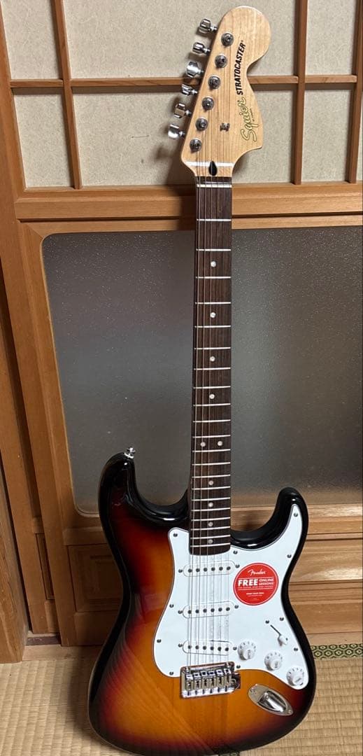 Squier モデル名 AFF STRAT LRL WPG 3TS