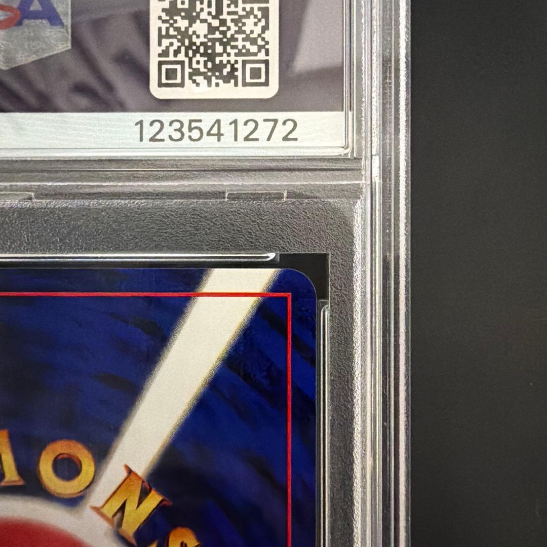 ピカ丸　ポケモンカード 旧裏 デリバード PSA10