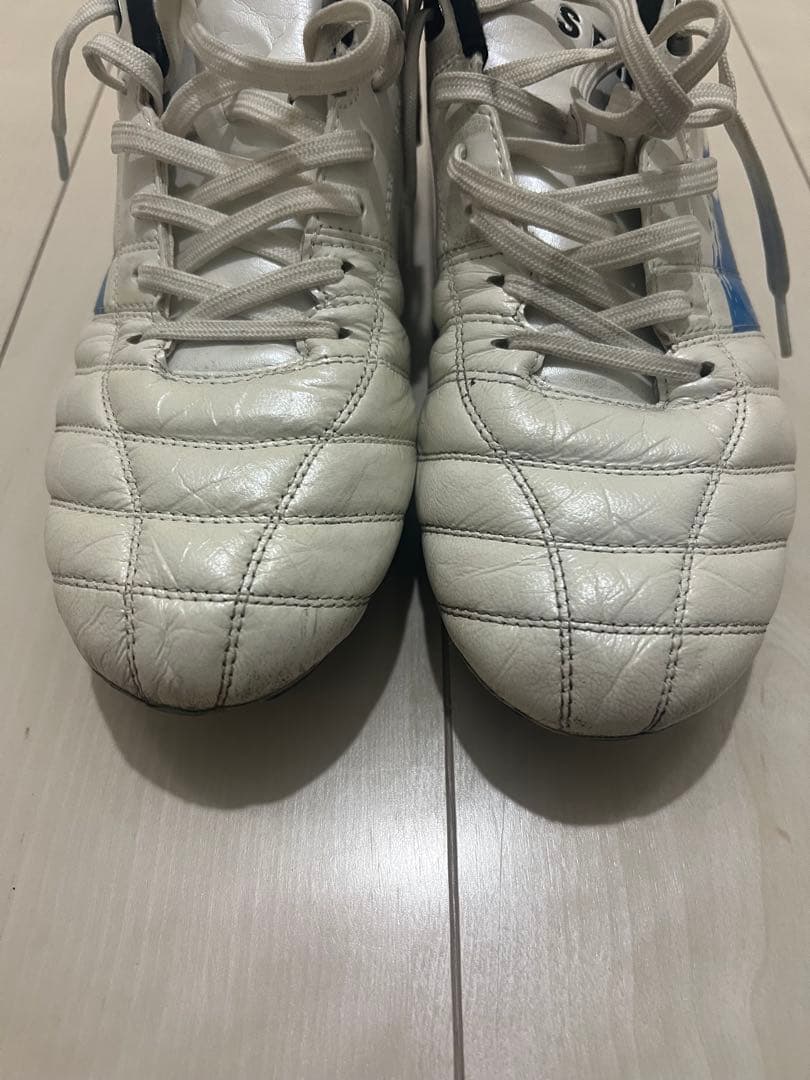 【美品】SFIDAサッカースパイク 27.5cm白　【練習着ソックス付き】