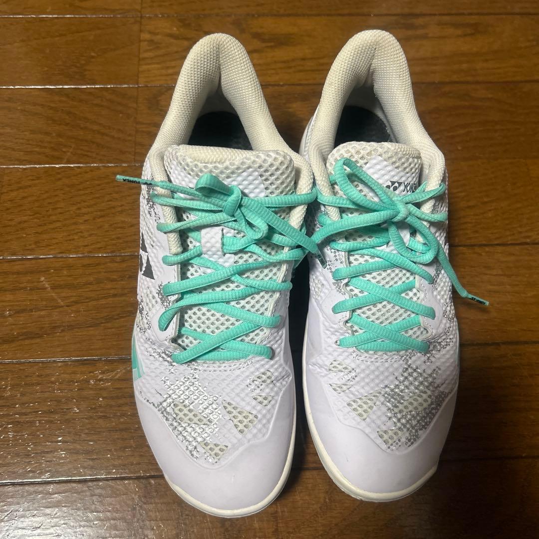 GW限定セール　YONEX バドミントンシューズ ホワイト/ミント26センチ
