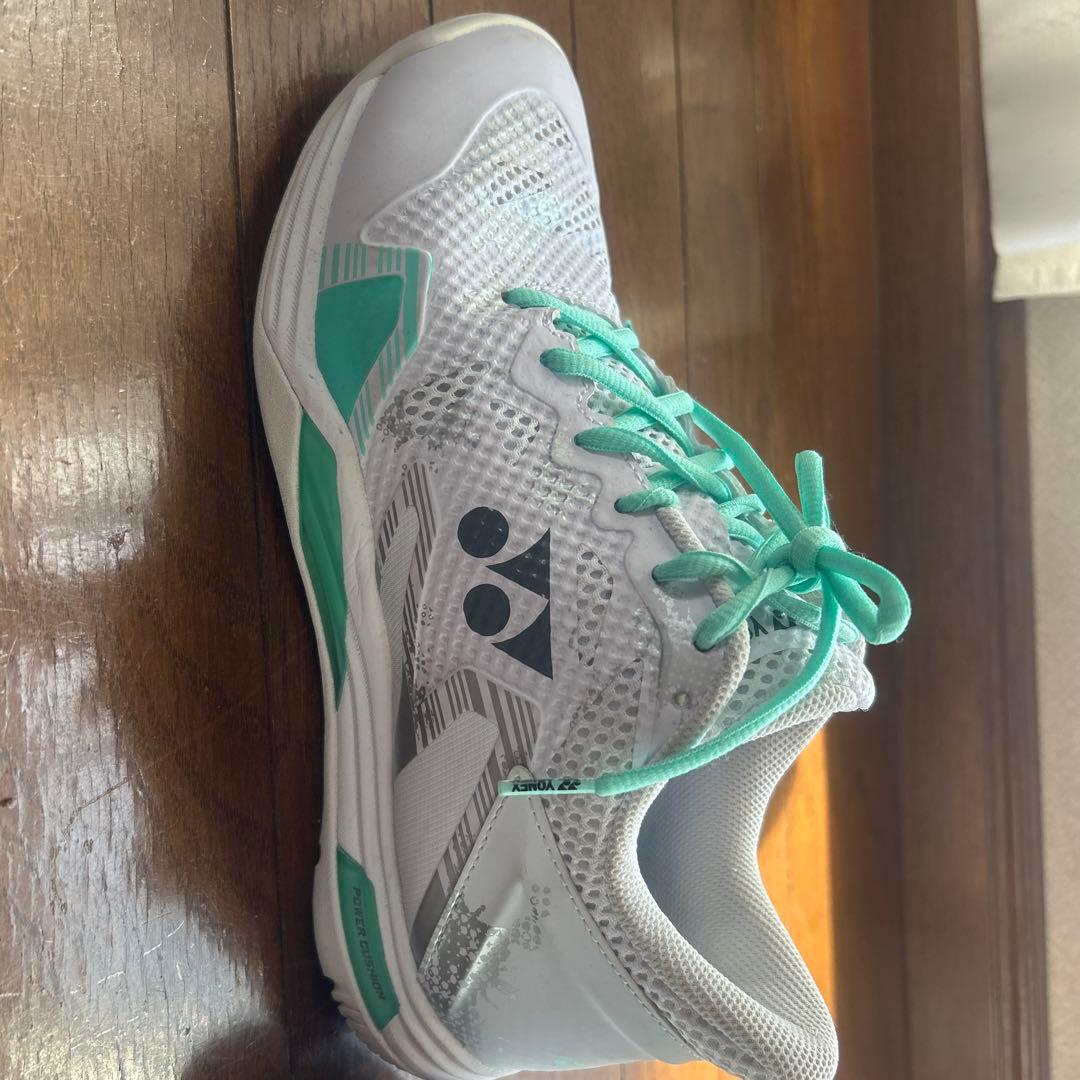 GW限定セール　YONEX バドミントンシューズ ホワイト/ミント26センチ