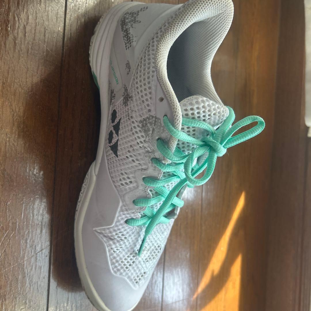 GW限定セール　YONEX バドミントンシューズ ホワイト/ミント26センチ