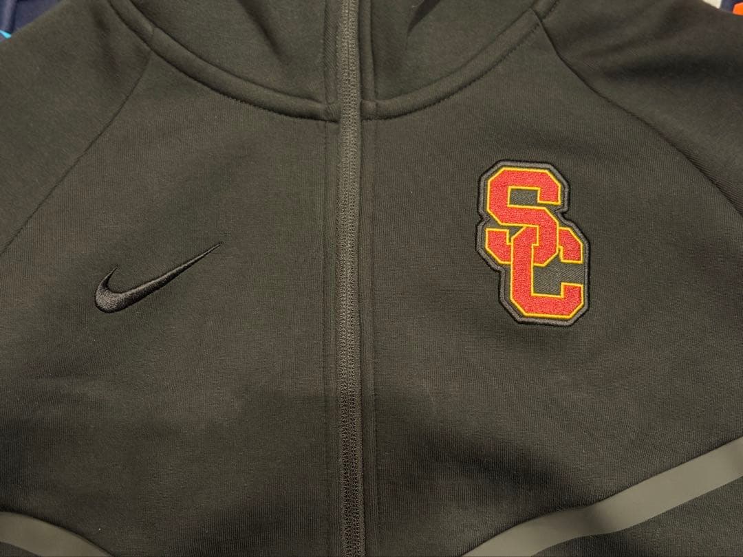 【海外直輸入】USC ナイキ テックフリース Lサイズ【タグ付】