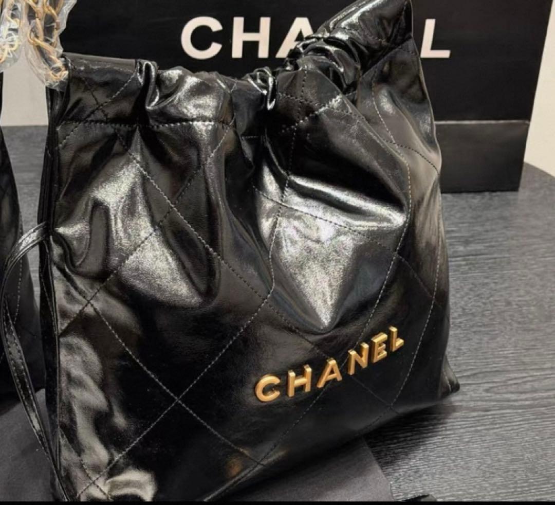 CHANEL ブラック キルティング ショルダーバッグ 35 x 37 x 7