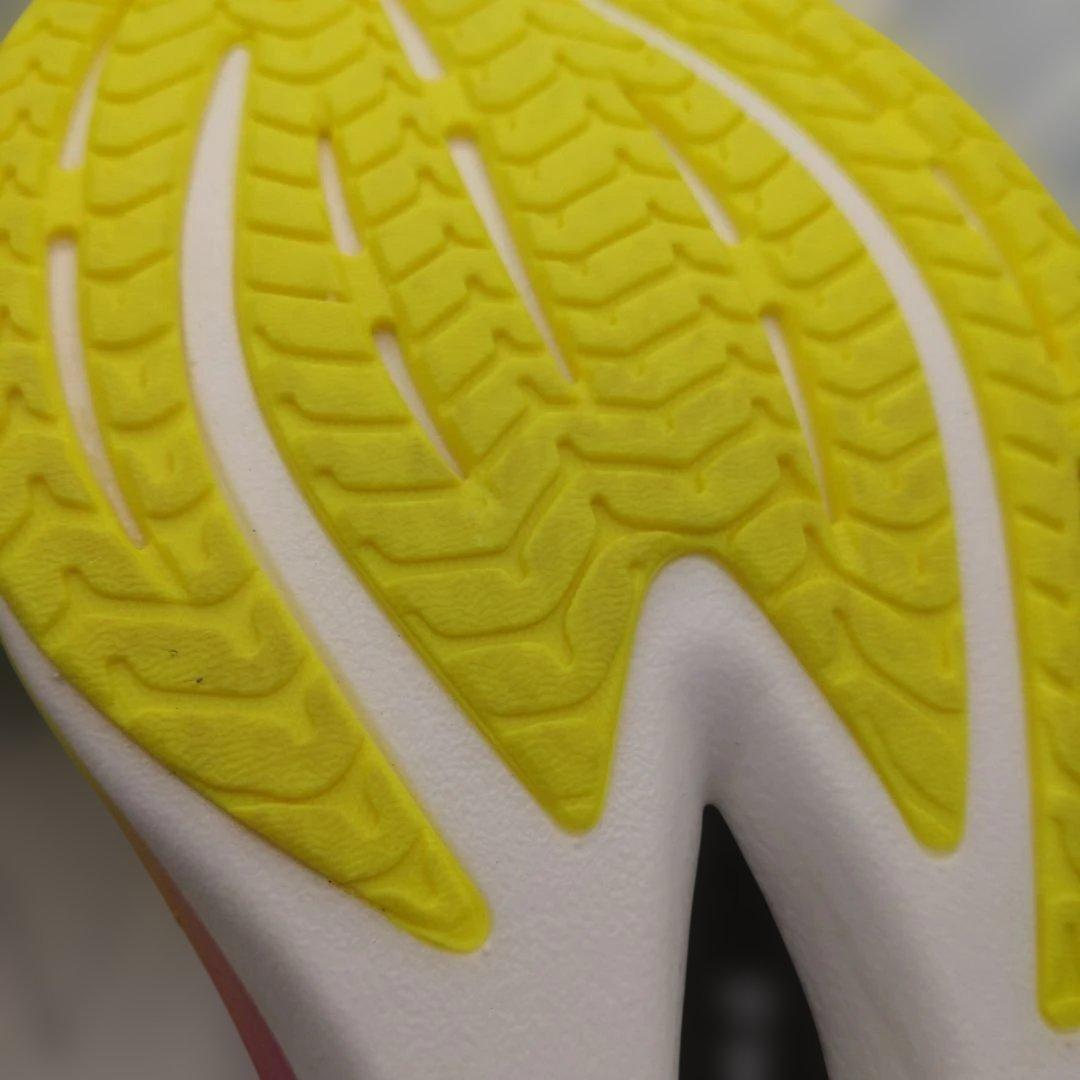 【極美品】ヴェロシティ ニトロ3 EKIDEN グロー ランニングシューズ