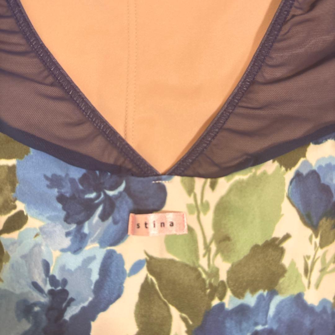 値下げしました！stina 青色花柄 長袖レオタード
