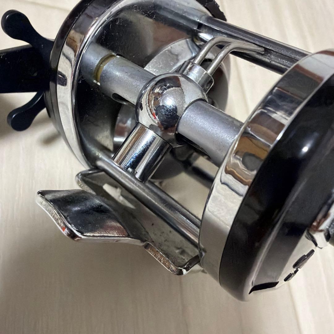 ダイワ　ミリオネア2000C ベイトリール 中古　美品