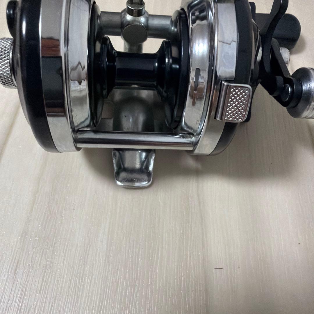 ダイワ　ミリオネア2000C ベイトリール 中古　美品