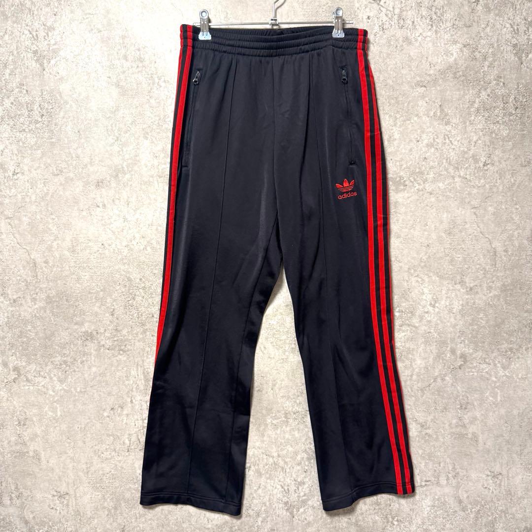 adidas アディダス　トラックパンツ　黒赤　トレフォイル　スリーストライプ