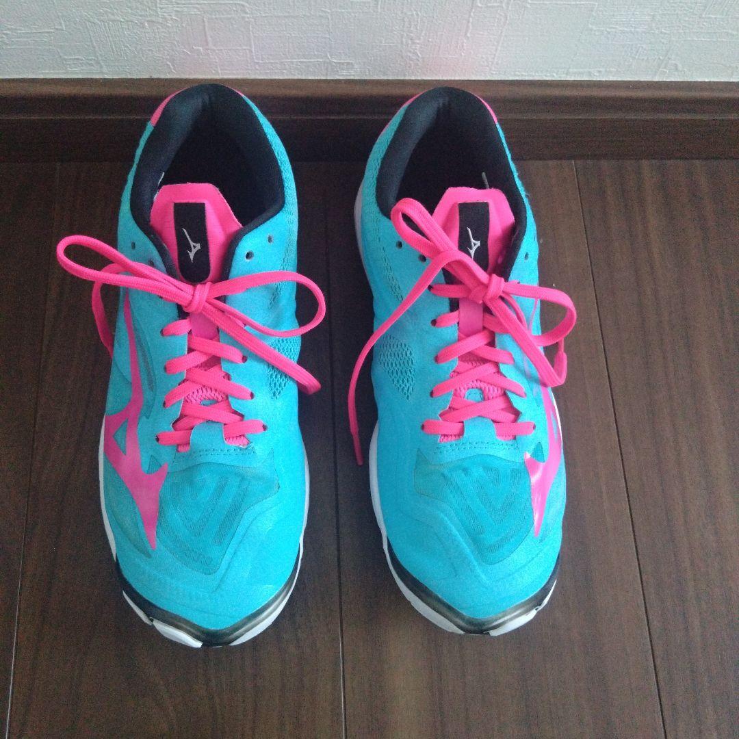 ミズノ　バレーボールシューズ　Mizuno Wave Lightning