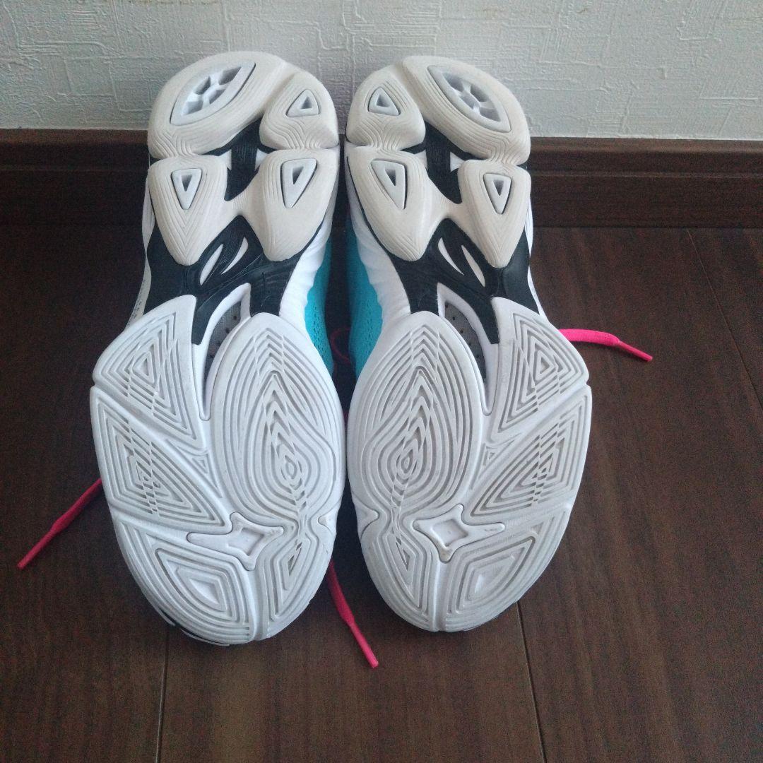 ミズノ　バレーボールシューズ　Mizuno Wave Lightning
