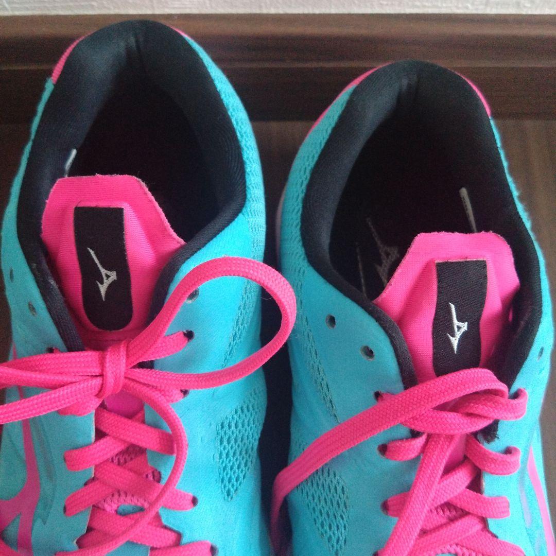 ミズノ　バレーボールシューズ　Mizuno Wave Lightning