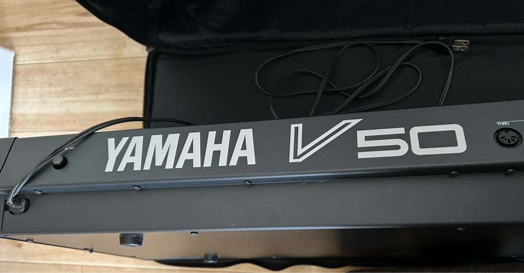 YAMAHA V50 シンセサイザー 61鍵 専用ケース付き