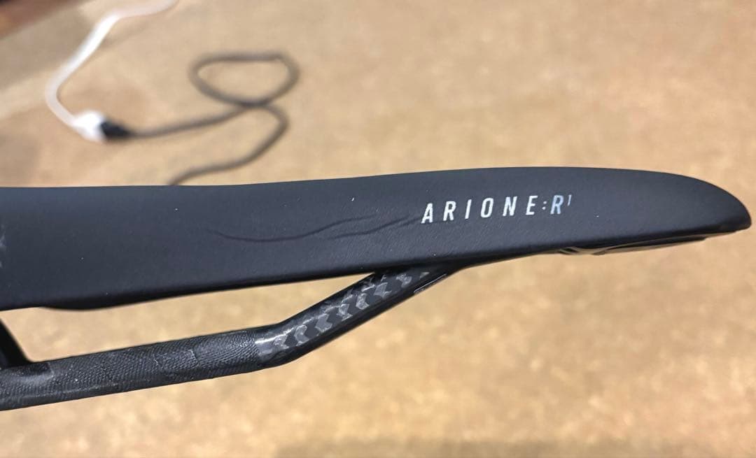 Fizik サドル ARIONE OPEN R1 カーボンレール