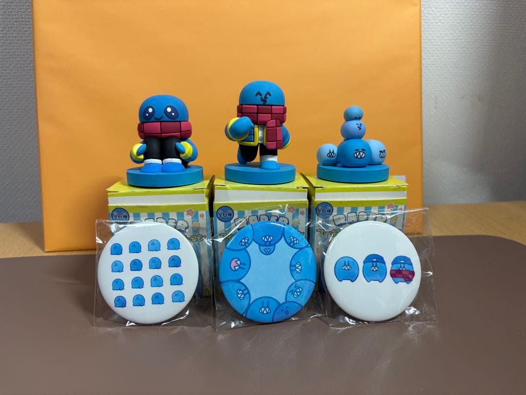 らっだぁフィギュア　缶バッチ　ヴィレッジバンガード　箱あり　美品