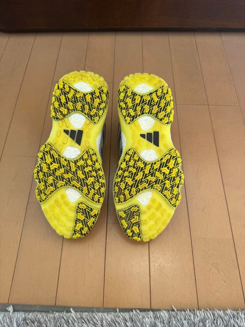 adidas スネークスキン風シューズ グレー/イエロー