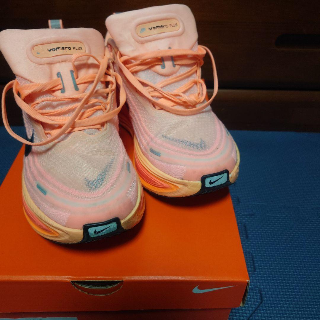 NIKE　ボメロプラス