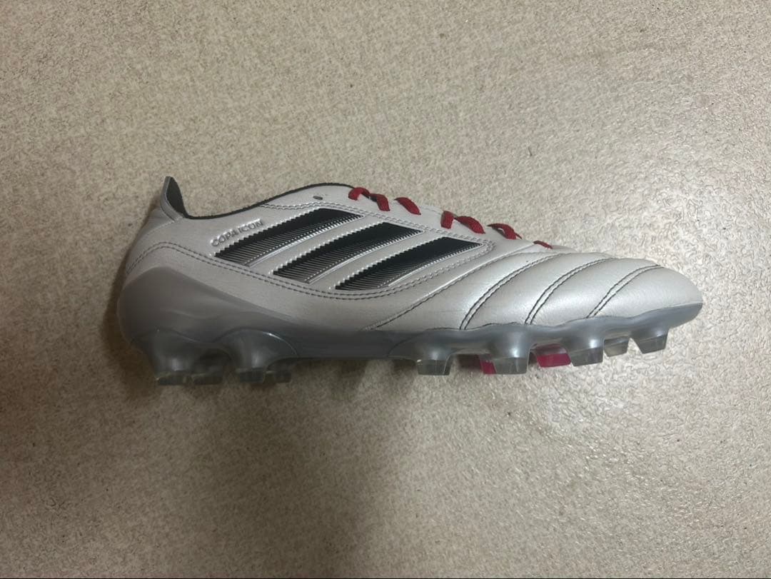 adidas サッカーシューズ ホワイト/ブラック/レッド