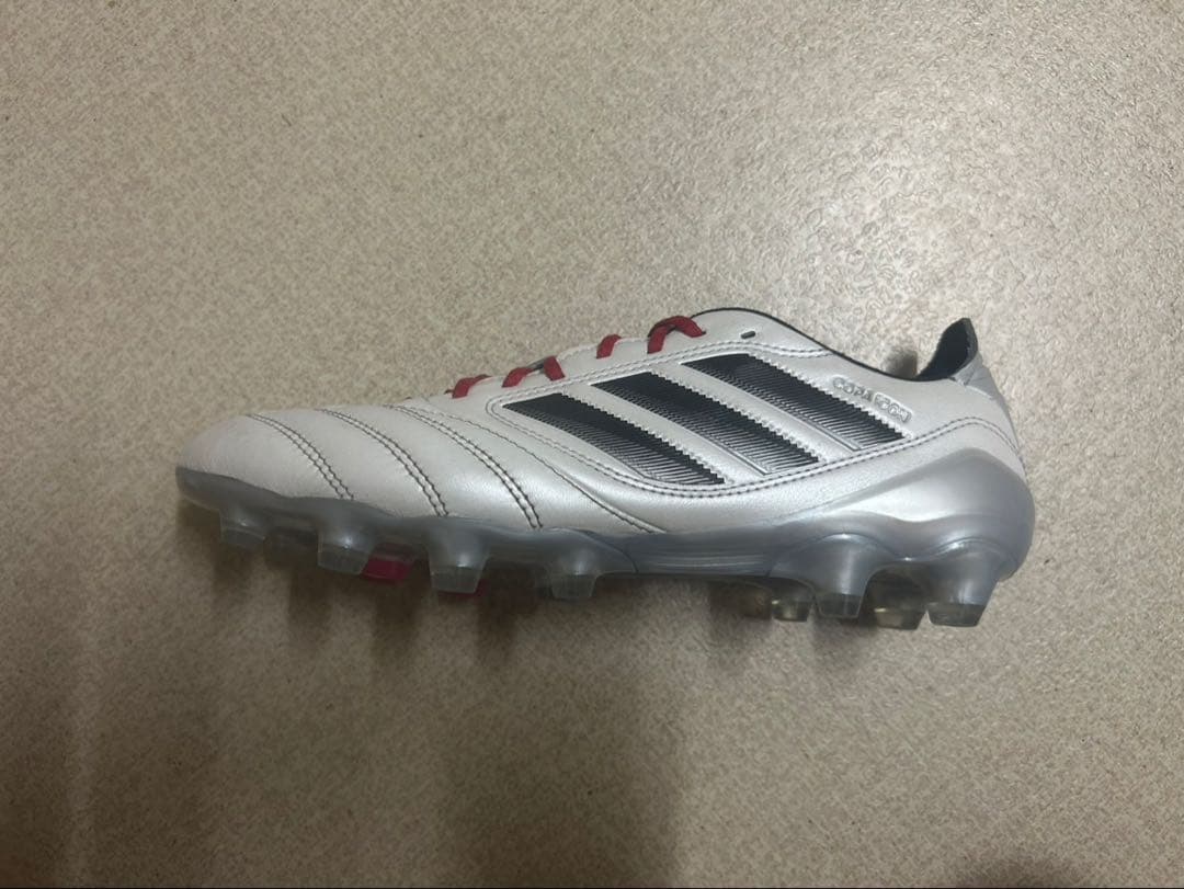 adidas サッカーシューズ ホワイト/ブラック/レッド