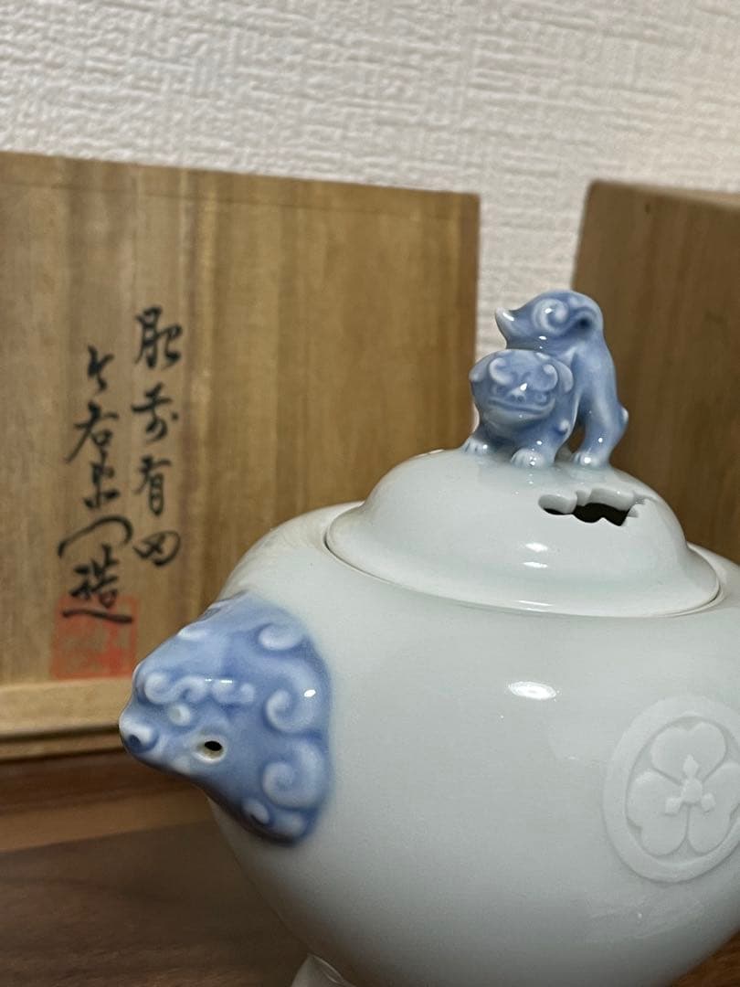 十一代今右衛門 白磁家紋入香炉 獅子摘 共箱付