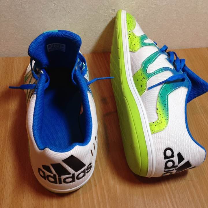 adidas フットサルシューズ