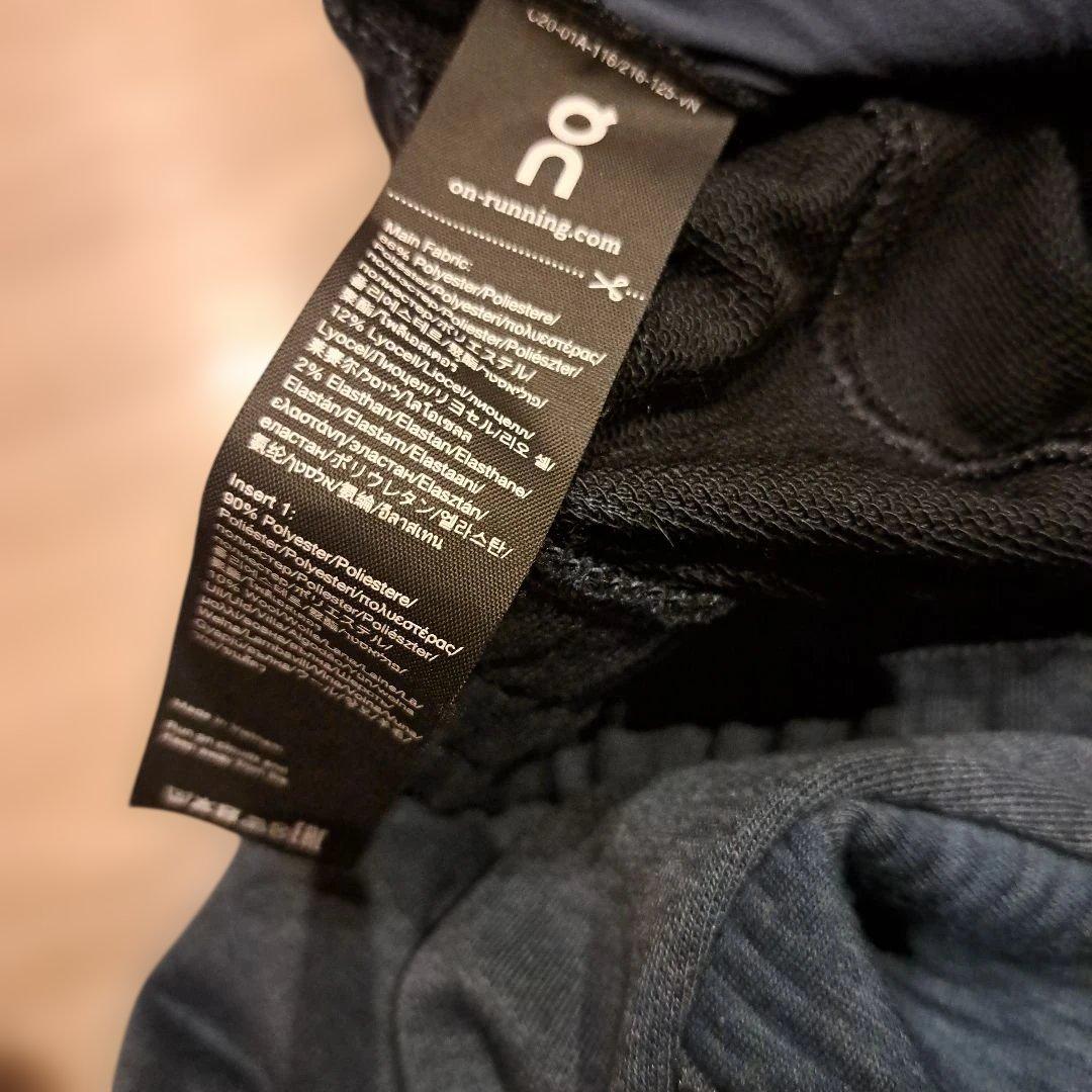 On running ¥29160 XS ネイビー フーディー 　セットアップ