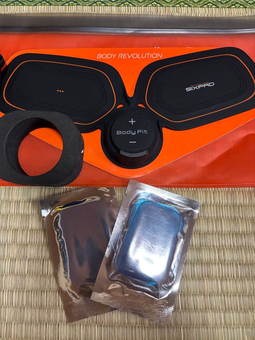 【美品】ジェル付　シックスパッド ボディフィット2 充電式