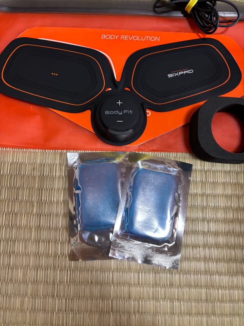 【美品】ジェル付　シックスパッド ボディフィット2 充電式