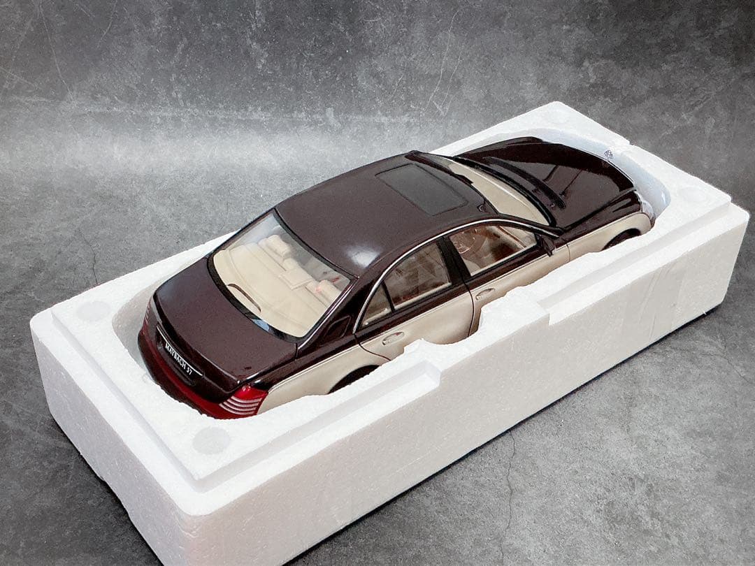 ミニカー AUTOart Mercedes Maybach 57 1/18