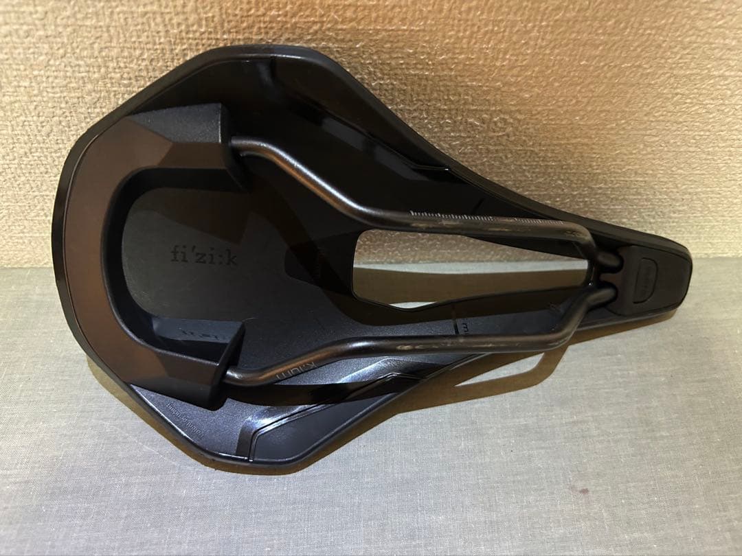 フィジークVENTO ARGO R3 サドル