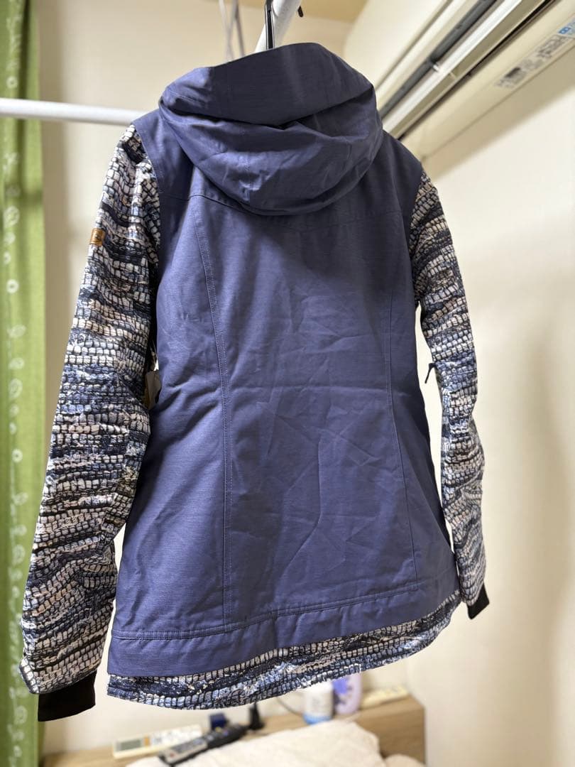 ROXY スノーボードジャケット 新品　Mサイズ　早い物勝ち