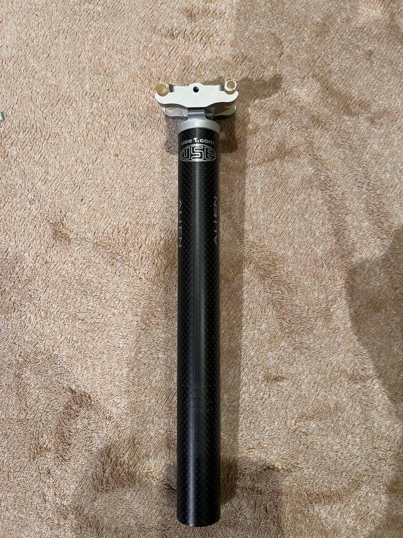 USE ALIEN CARBON ユーエスイー シートポストφ27.2