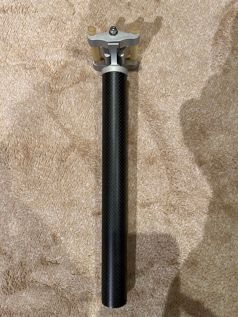 USE ALIEN CARBON ユーエスイー シートポストφ27.2