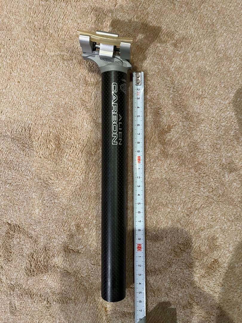USE ALIEN CARBON ユーエスイー シートポストφ27.2
