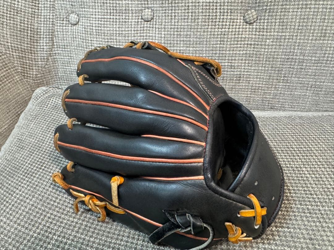 も*郎様 軟式グローブ 内野手用　ブラック×レッド