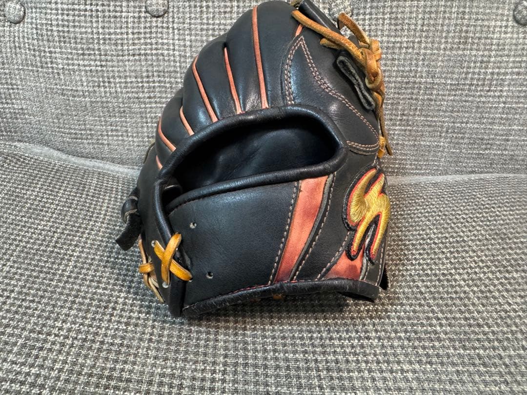 も*郎様 軟式グローブ 内野手用　ブラック×レッド