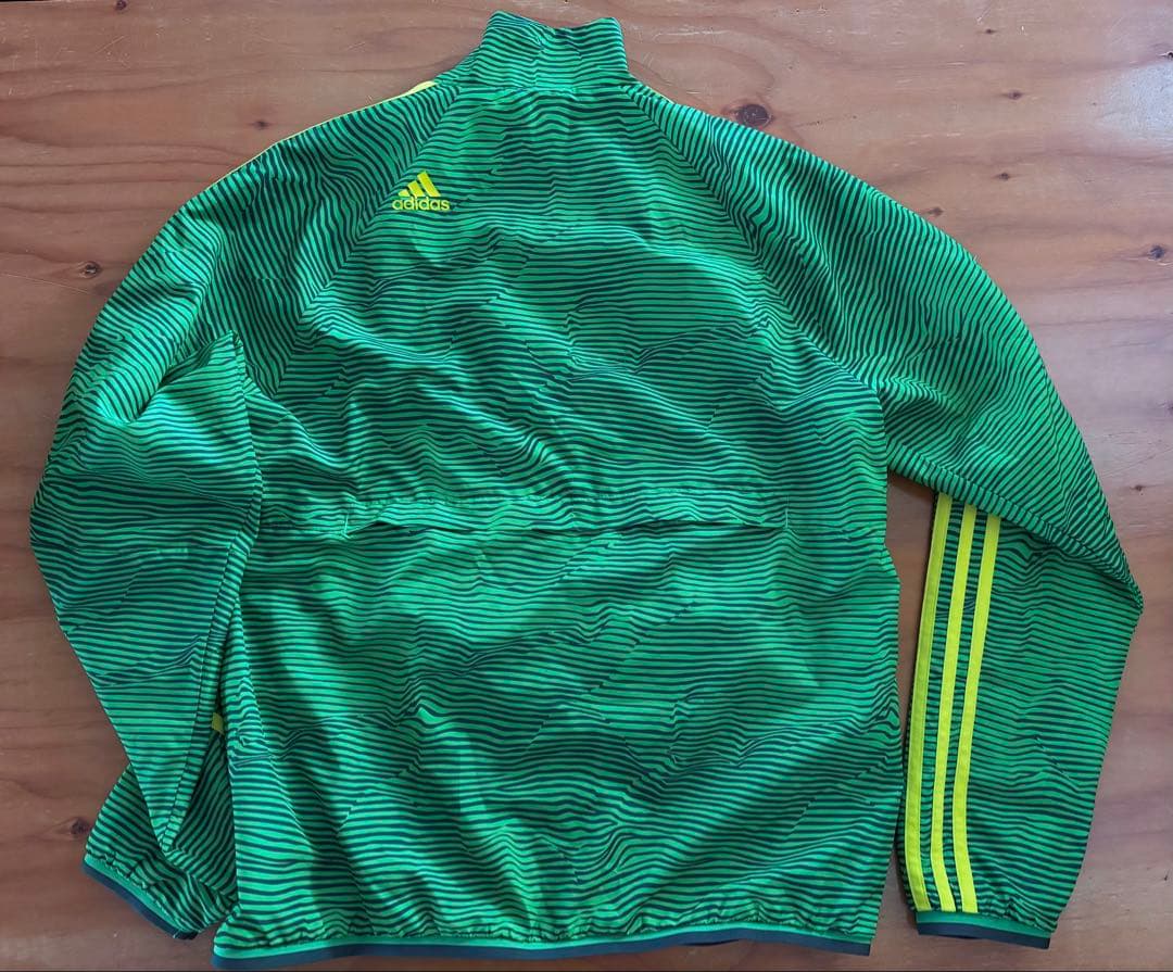 ACミラン プレゼンテーションスーツ　adidas ストライプジャージ 緑