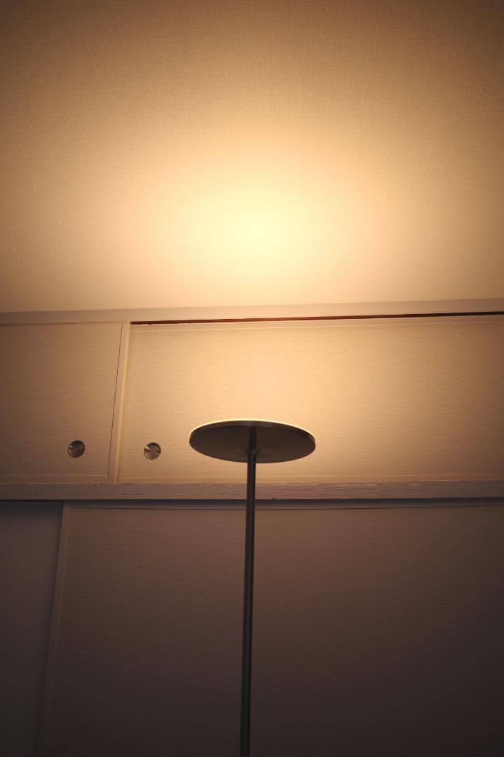 IKEA ISJAKT（イスヤクト）LEDフロアランプ